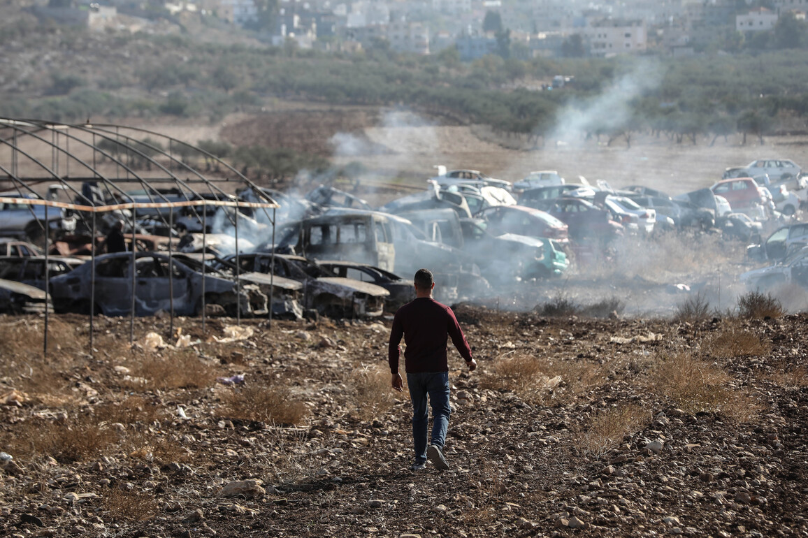 MIDEAST-WEST BANK-NABLUS-SCRAPYARD-FIRE