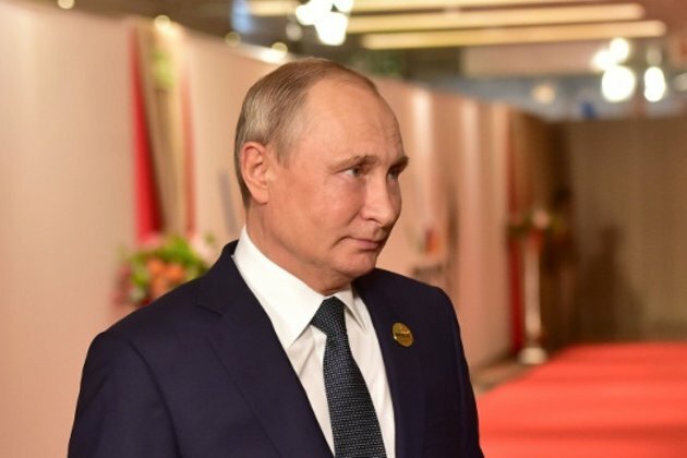 Russia virus peak &#039;passed&#039;, Putin orders WWII parade in June