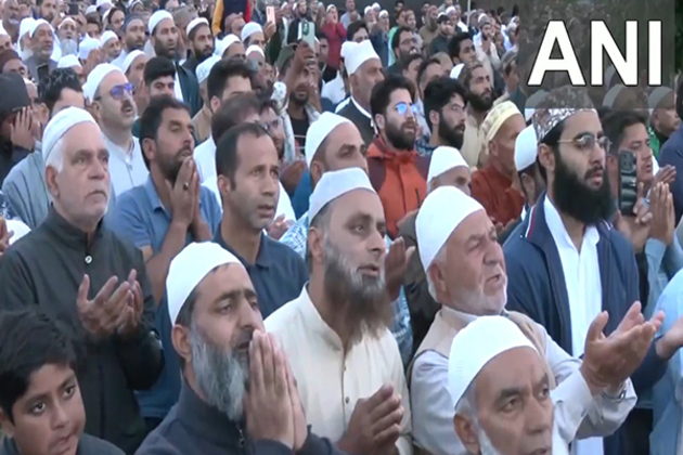 JK celebrates Eid Milad-un-Nabi, People offer prayers at Dargah Hazratbal Shrine in Srinagar
