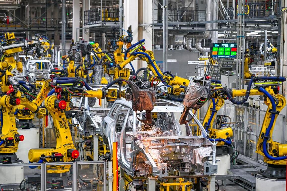 Private businesses power China's tech-driven industrial transition