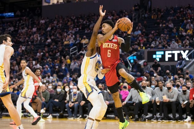 Stephen Curry's buzzer-beater sends Warriors past Rockets