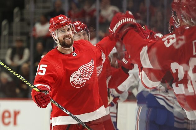 Red Wings trade veteran D Green to Oilers