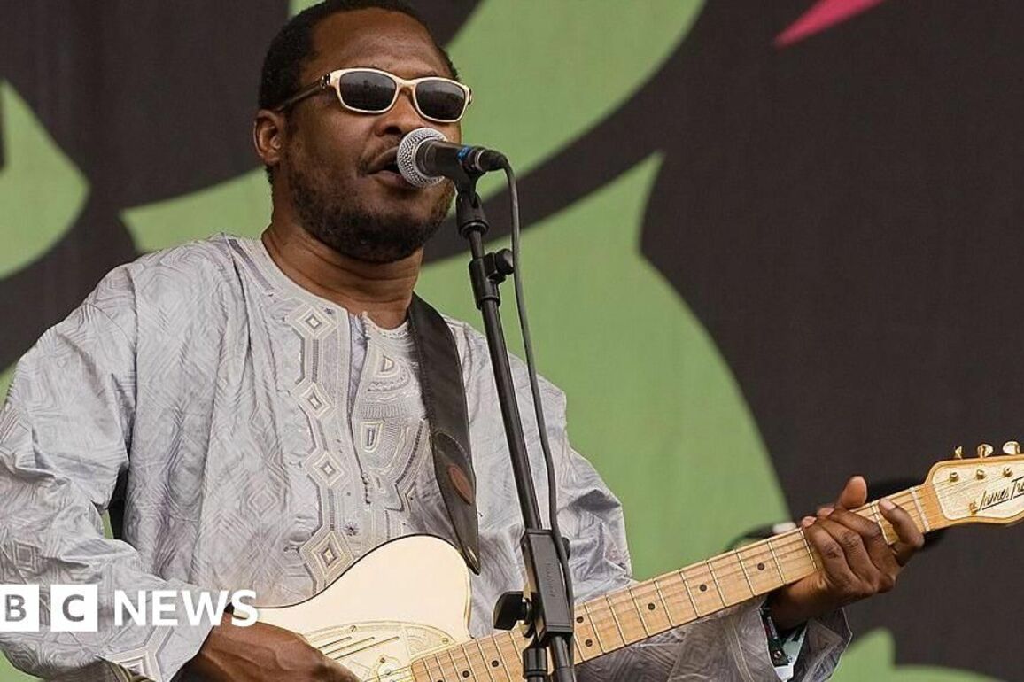 Amadou Bagayoko - thousands attend funeral of Malian musician