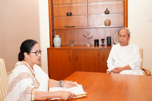 Odisha: Mamata Banerjee meets Naveen Patnaik, calls to strengthen India's federal structure