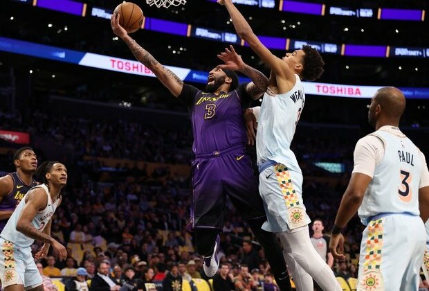 Spurs surge past Lakers in both teams' return to action