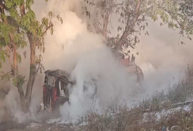 Gujarat: Tank carrying nitrogen falls off Ahmedabad-Vadodara highway