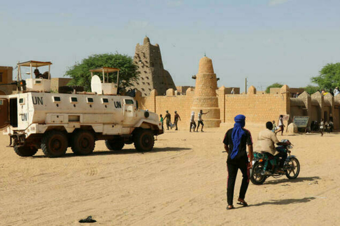 Twin attacks on Malian army bases, Timbuktu airport leave scores dead