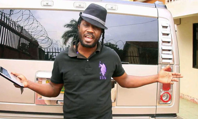 I will never kiss a woman who smokes - Bebe Cool I will never kiss a woman who smokes - Bebe Cool