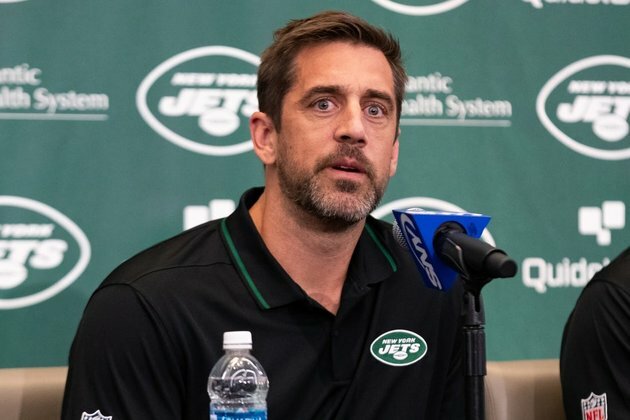 Jets QB Aaron Rodgers sits with pre-practice calf injury