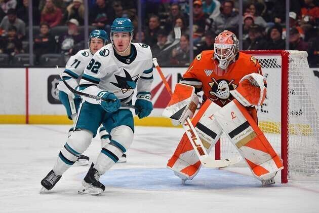 Macklin Celebrini extends point streak as Sharks edge Ducks