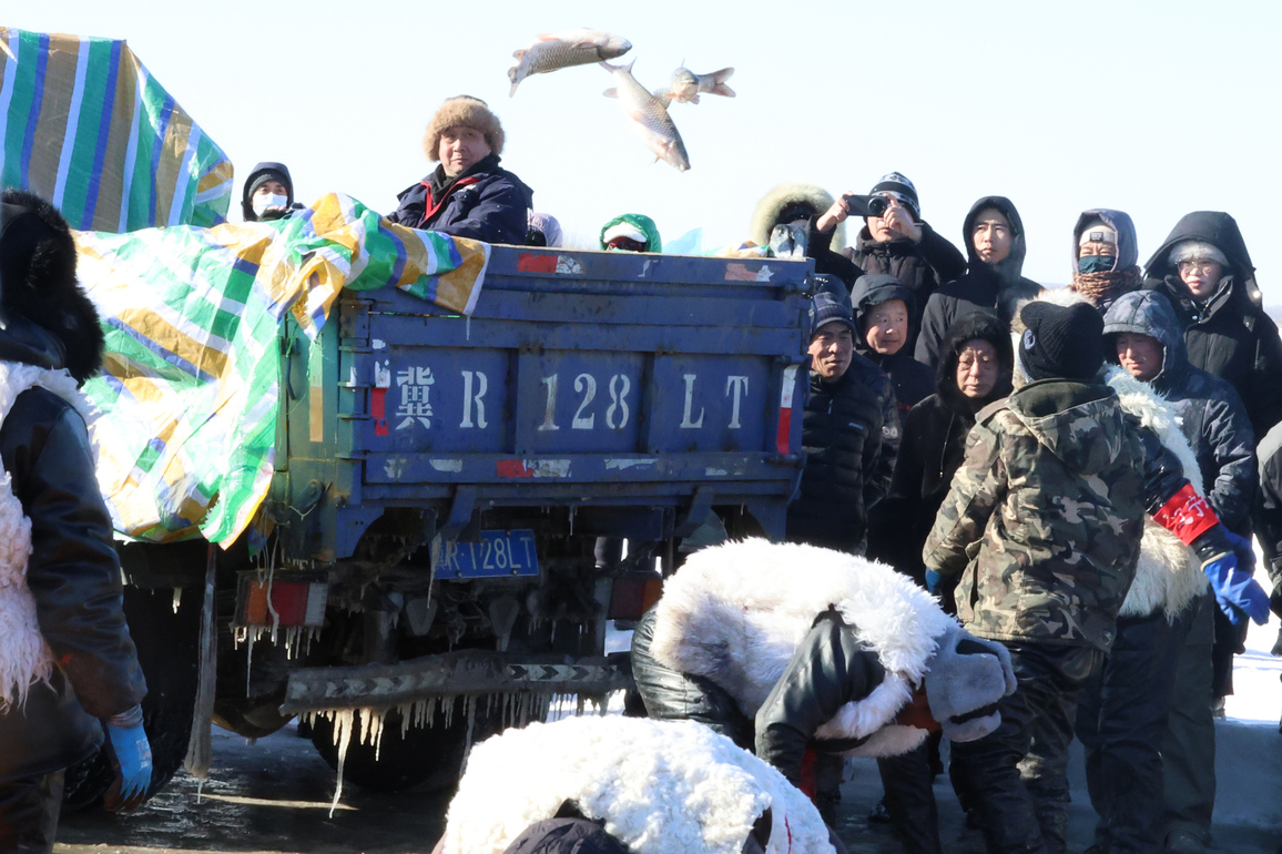 CHINA-SHENYANG-WOLONG LAKE-WINTER FISHING (CN)