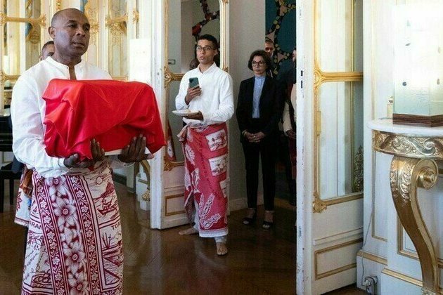 France returns looted human remains to former colony