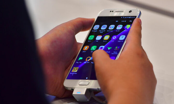 Smartphone market seeing steady growth, as bigger screens rule Smartphone market seeing steady growth, as bigger screens rule