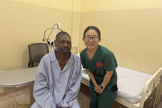 (Hello Africa) Chinese doctors restore face, dignity of Zanzibari man through life-changing surgery