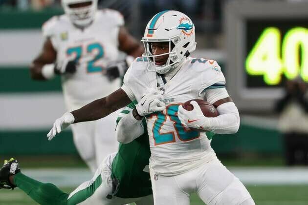 Dolphins RB De'Von Achane sidelined by calf injury