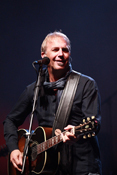 Gorenje joins Kevin Costner to raise money for Slovenia