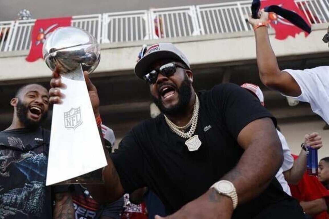 2-time Super Bowl champion OT Donovan Smith announces retirement