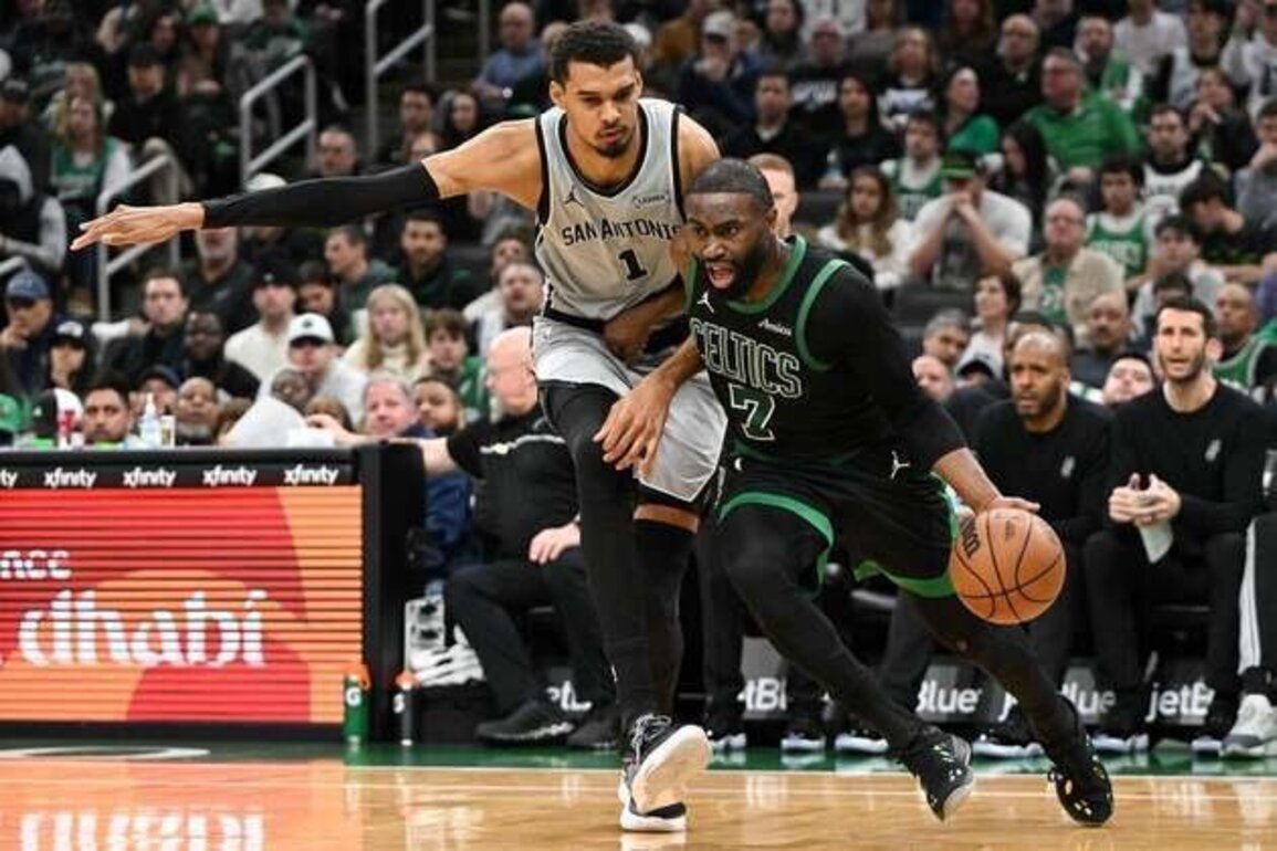Victor Wembanyama, De'Aaron Fox score 21 each as Spurs top Celtics