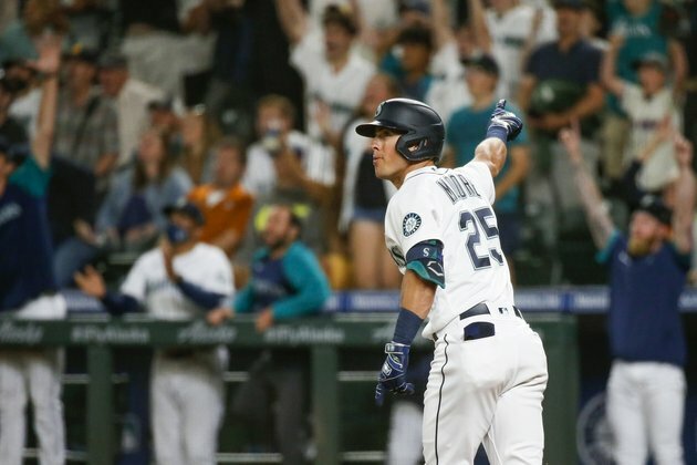 MLB roundup: Mariners overtake Astros on Dylan Moore's slam