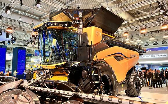New holland cr11 combine live at agritechnica 580x358.jpg