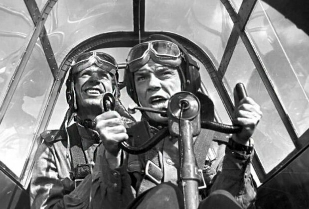 5 BEST Soviet movies about World War II pilots