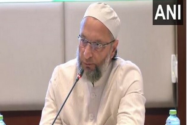 Asaduddin Owaisi calls Pakistan a failed state during interaction in Bahrain