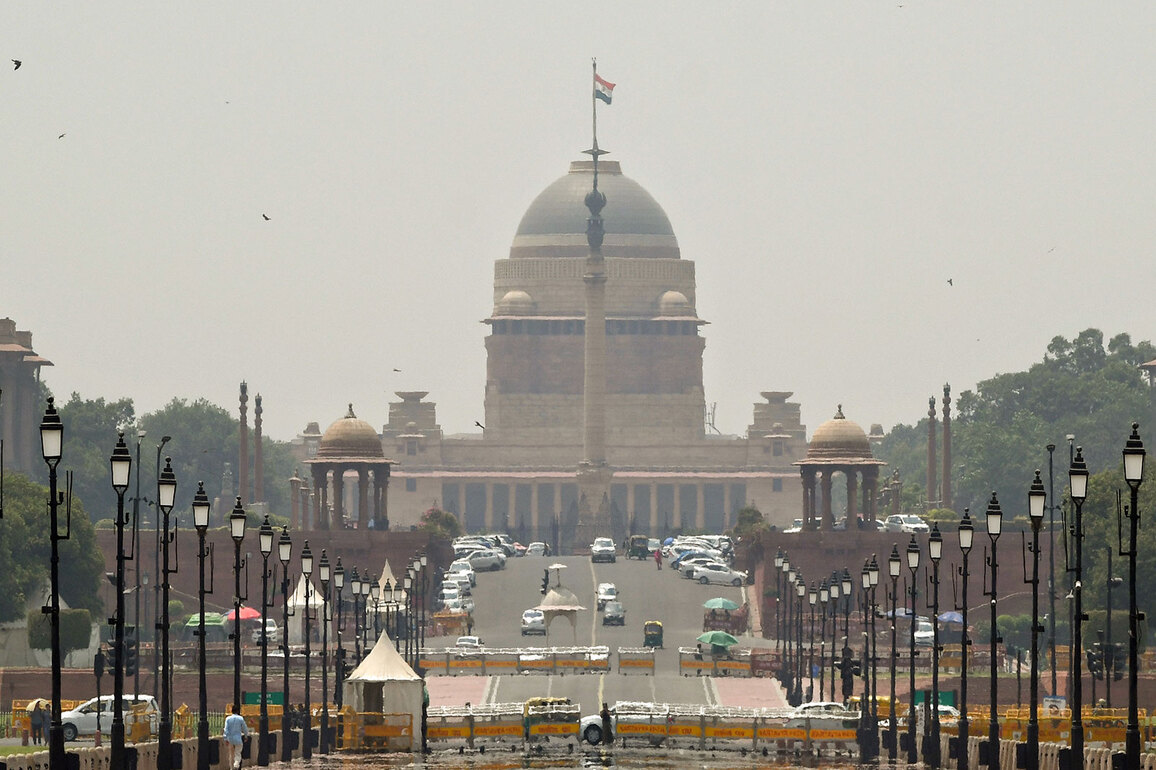 Delhi: Minor fire in Narmada Apartments at Rashtrapati Bhawan Complex