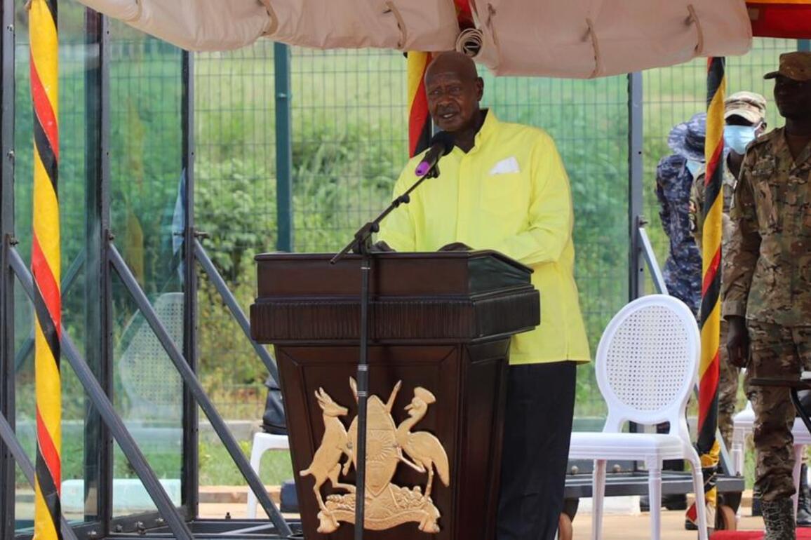 (Hello Africa) Ugandan president flags off first dried chili shipment to China