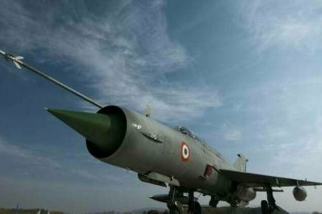 Iconic MiG-21 makes final flight in Indian skies (VIDEO)