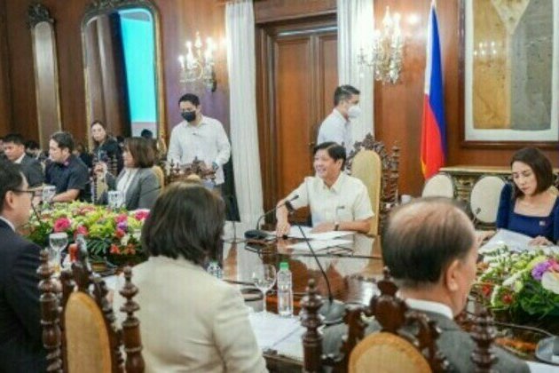 Marcos OKs VAT Refund Program for foreign tourists