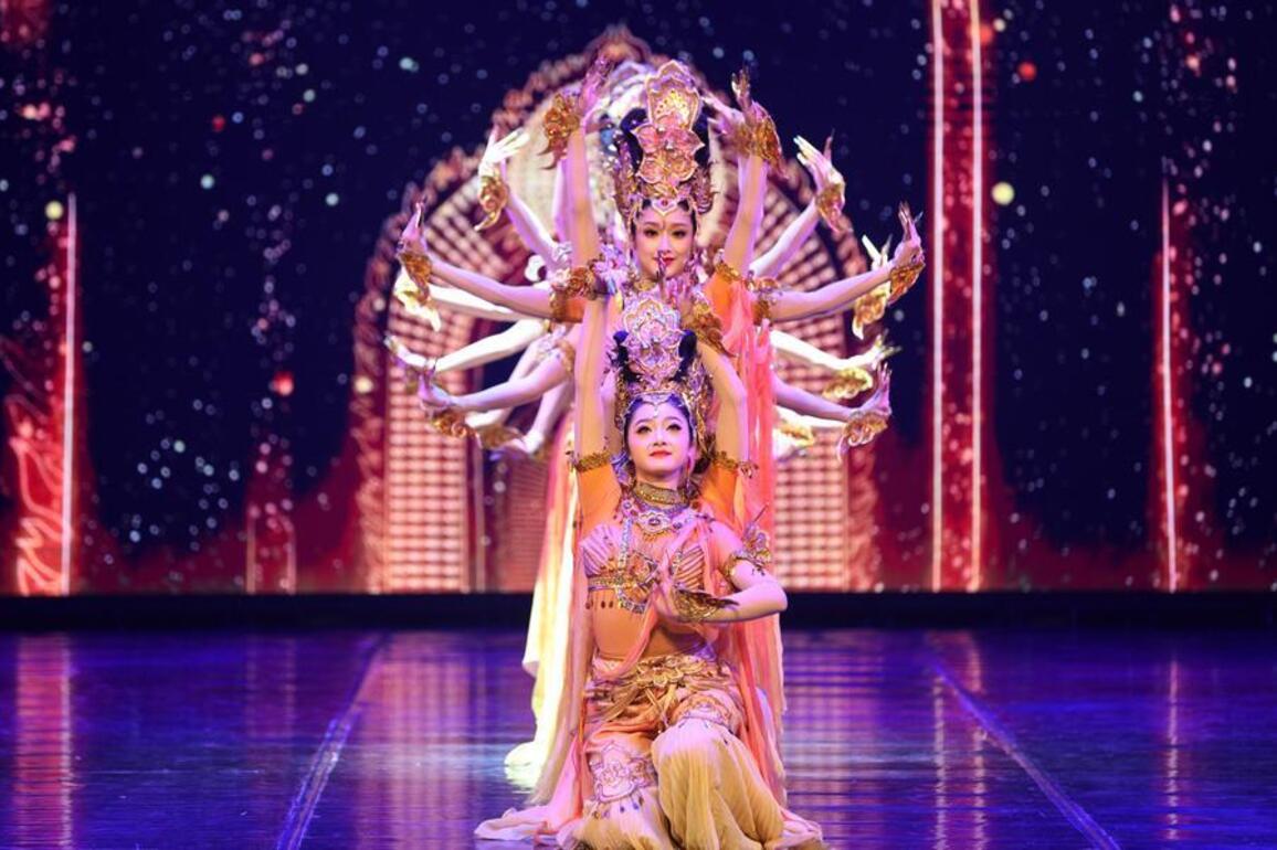 Mideast in Pictures: Chinese troupe celebrates upcoming Spring Festival with performances in Algeria