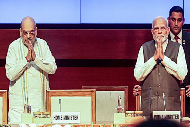 PM Modi, Amit Shah pay tributes to Mahatma Phule on his birth anniversary