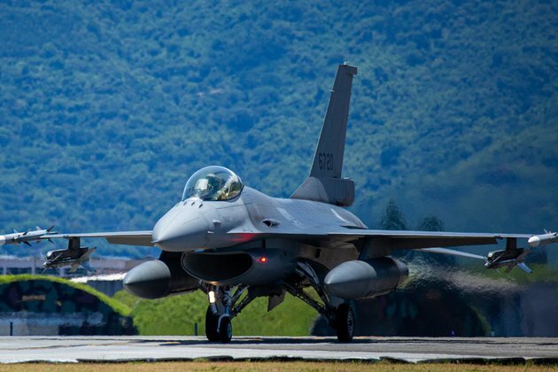 US backs arms for Taiwan despite Beijing protest