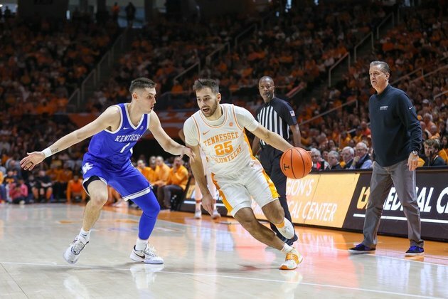Georgia's shaky defense encounters No. 4 Tennessee