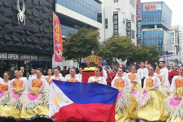Sinanduloy cultural troupe shines in international dancing carnival