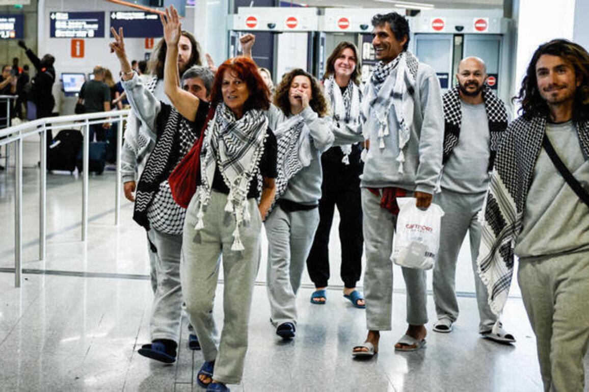 French Gaza activists arrive home after Israel expulsion