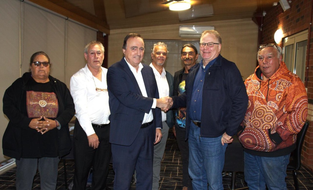 Signing the Nyalpa Pirniku agreement. (L-R) Vanessa Thomas, Murray Stubbs, George Sakalidis, Quinton Tucker, Darren Polak, David Canning and Greg Stubbs