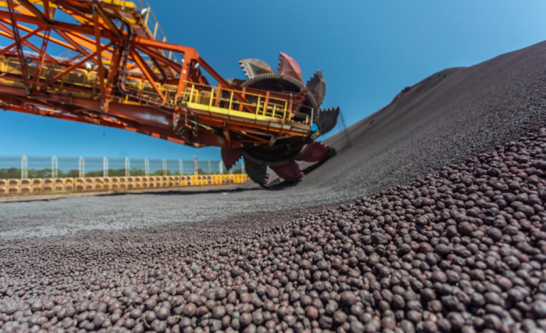 Pelotas de minério de ferro produzidas pela Samarco