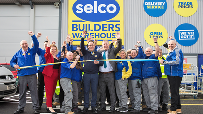 Selco donates £4000 to mark opening of 68th branch