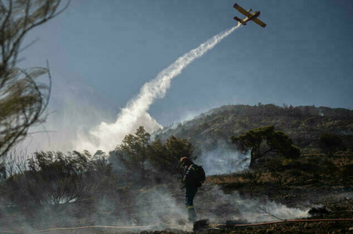 Thousands forced to evacuate as new wildfires break out in Greece