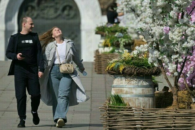 Most Russians feel happy  survey