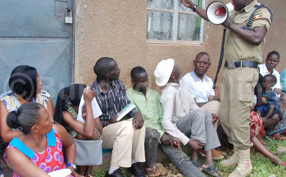 Dan Ampande ng'ayogerera mu lukiiko lw'abatuuze e Kawempe Ttula Dan Ampande ng'ayogerera mu lukiiko lw'abatuuze e Kawempe Ttula