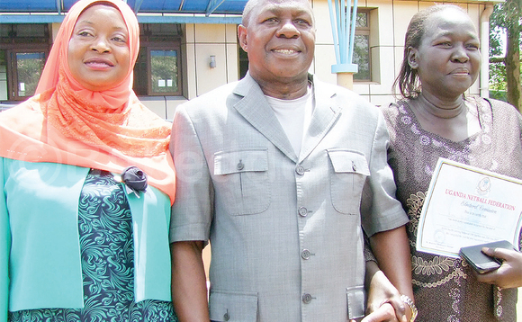 Minisita Bakkabulindi (wakati) ng'ali ne Aidah Nambuusi eyabadde yeesimbyeyo ku bwapulezidenti bwa UNF (ku kkono) ne Susan Anek, eyalondeddwa ku bwapulzidenti bwa UNF. Minisita Bakkabulindi (wakati) ng'ali ne Aidah Nambuusi eyabadde yeesimbyeyo ku bwapulezidenti bwa UNF (ku kkono) ne Susan Anek, eyalondeddwa ku bwapulzidenti bwa UNF.