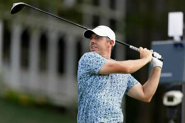 Rory McIlroy pulls into tie for lead at Scottish Open