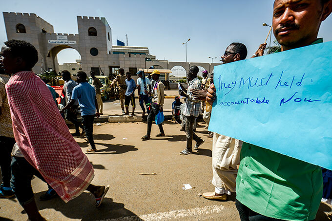    udanese demonstrators gather during a rally demanding a civilian body to lead the transition to democracy outside the army headquarters in the udanese capital hartoum on pril 13 2019  udans new military leader eneral wad bn uf resigned late on pril 12 just a day after being sworn in as the countrys army rulers insisted they would pave the way for a civilian government hoto by 