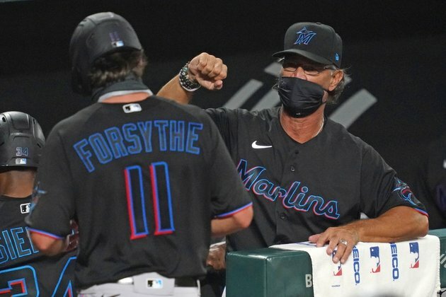 Hot Marlins top Orioles, Mattingly becomes team's winningest manager