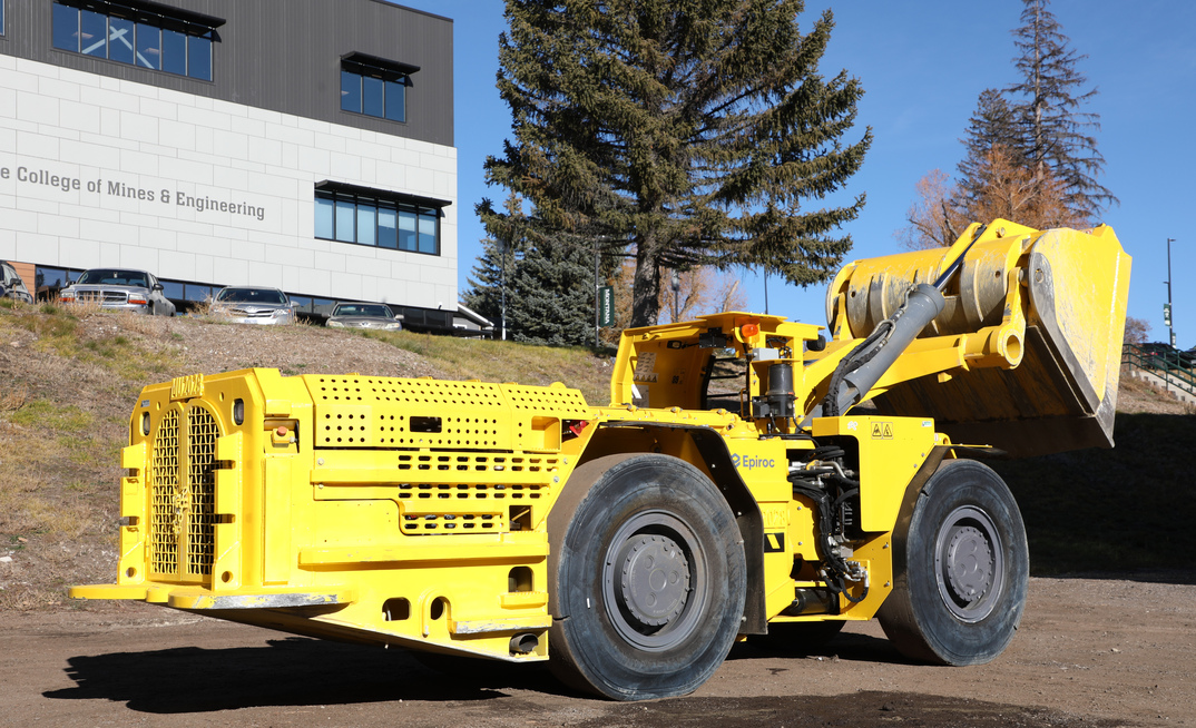  Students at Montana Technological University’s Underground Mine Education Centre are now able to work on an Epiroc Scooptram ST2D