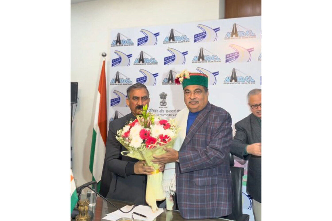 Himachal CM Sukhvinder Sukhu meets Nitin Gadkari, approves Rs 200 cr for key road project