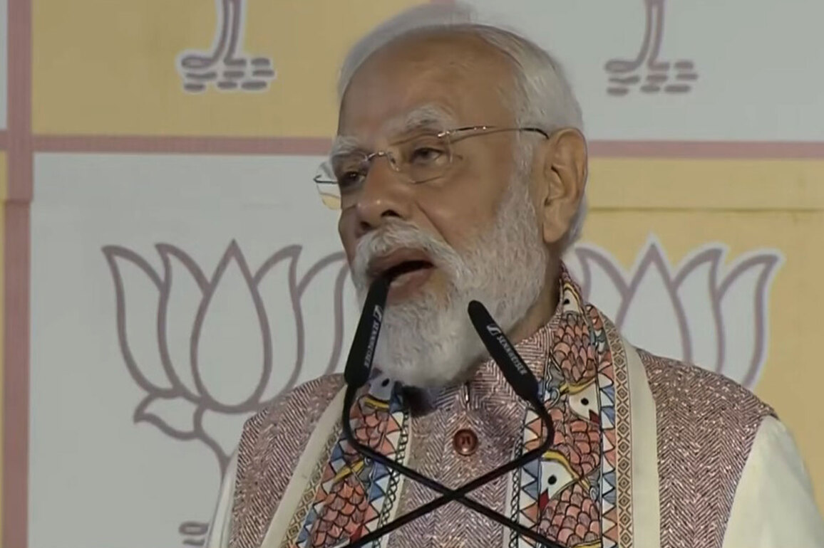 "Congress has become Muslim League Maoist Congress", says PM Modi; predicts "major split" within the party