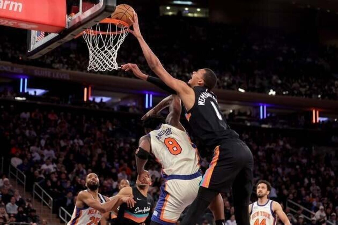 Youthful Spurs favored over red-hot Knicks in NBA Finals